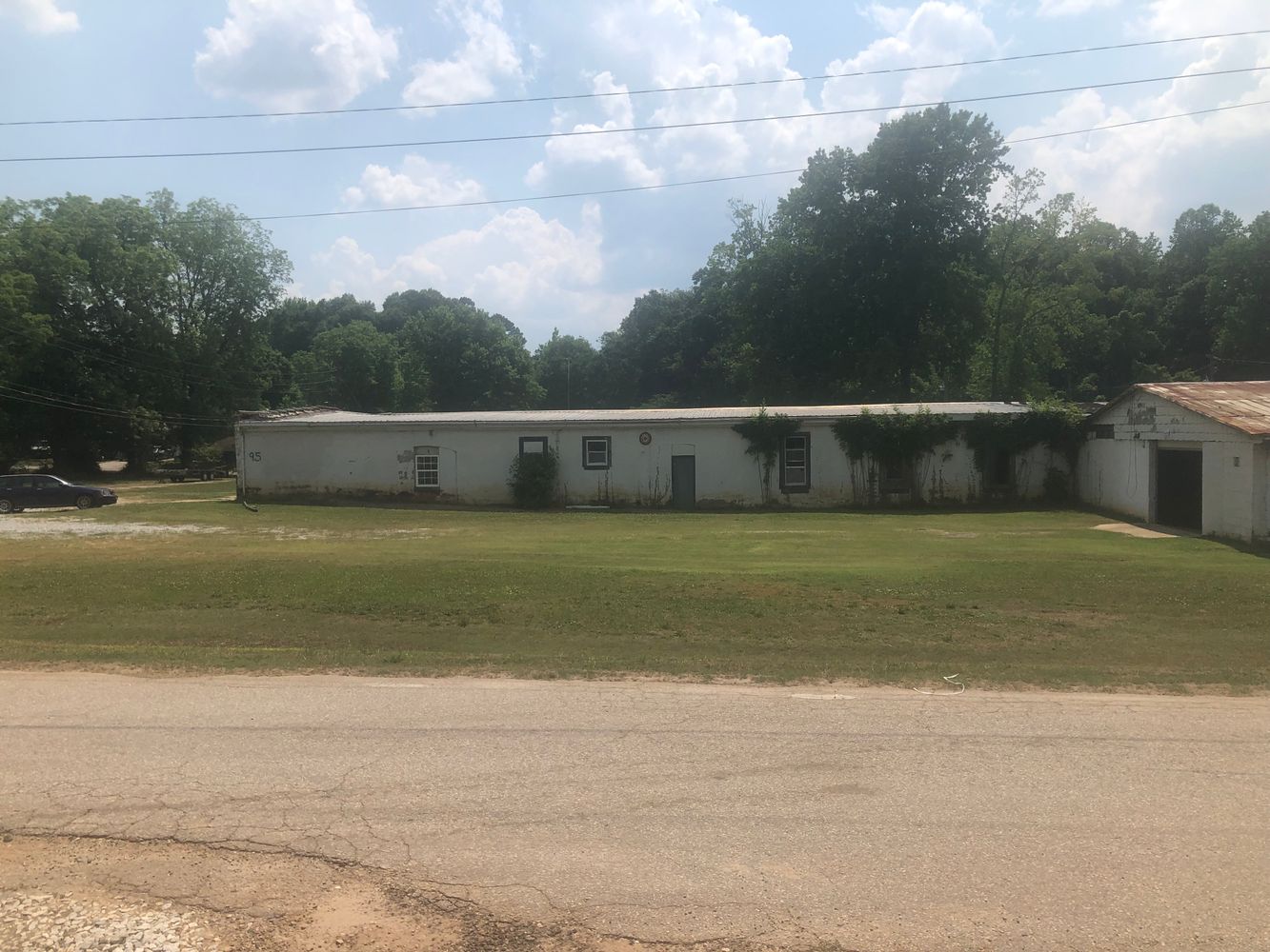 Maysville: 530 Sims St, Maysville, GA 30558